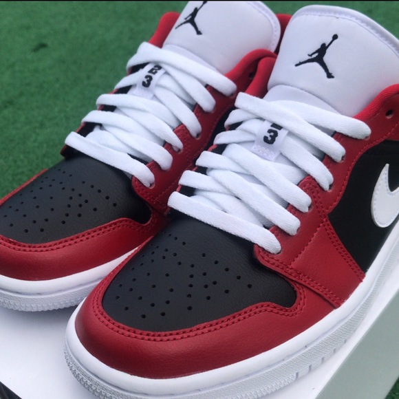 Air Jordan 1 Low 'Chicago Flip' (W) - Picture 10 of 15